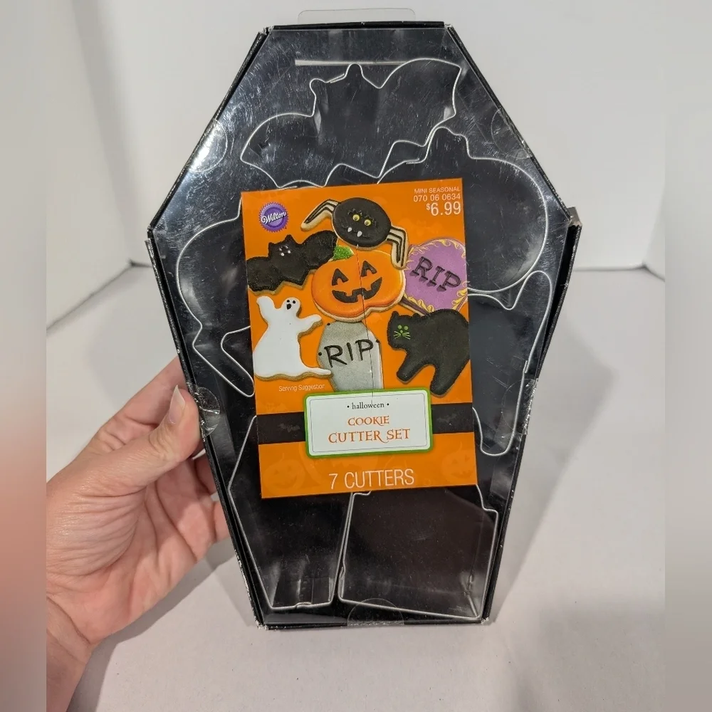 Wilton Halloween Cookie Cutter Set - Set of 7 - NEVER USED